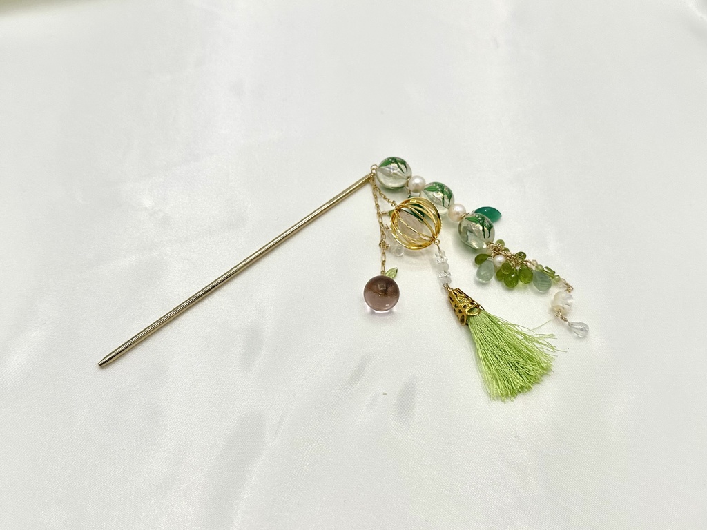 蕾籠と芽吹きのペリドットのかんざし