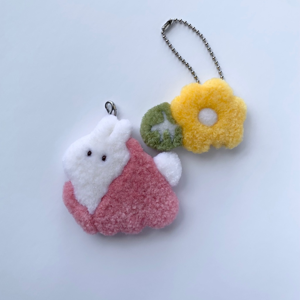 みのうさぎとお花のもこもこキーホルダー