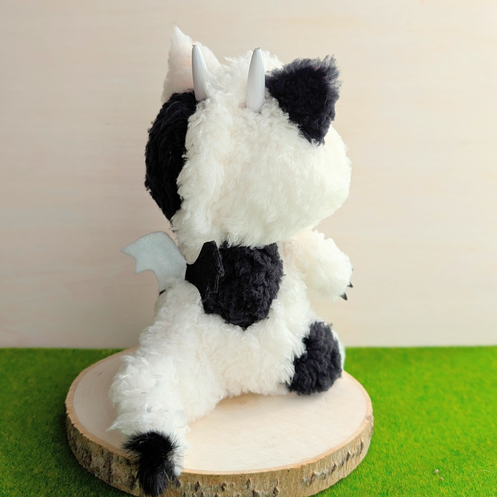 〜めつきのわるいドラゴン〜牧場ミルク【受注制作】