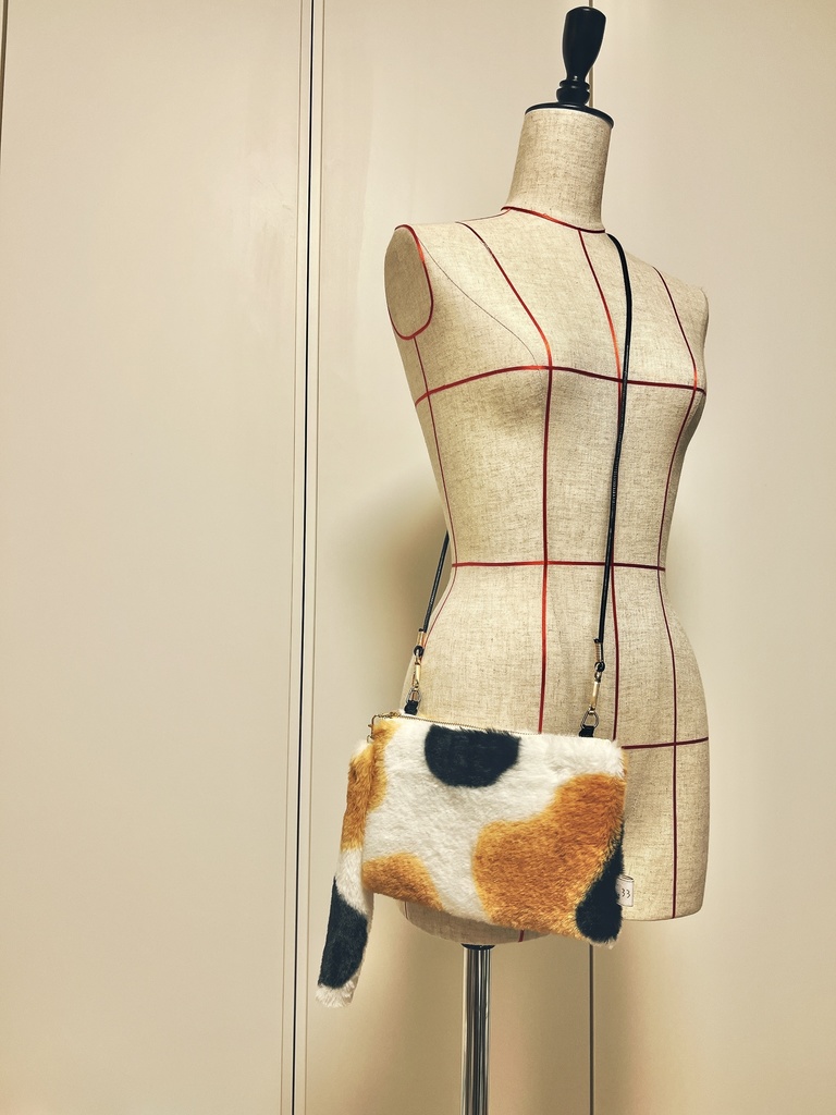 しっぽ付き三毛猫ショルダーバッグ