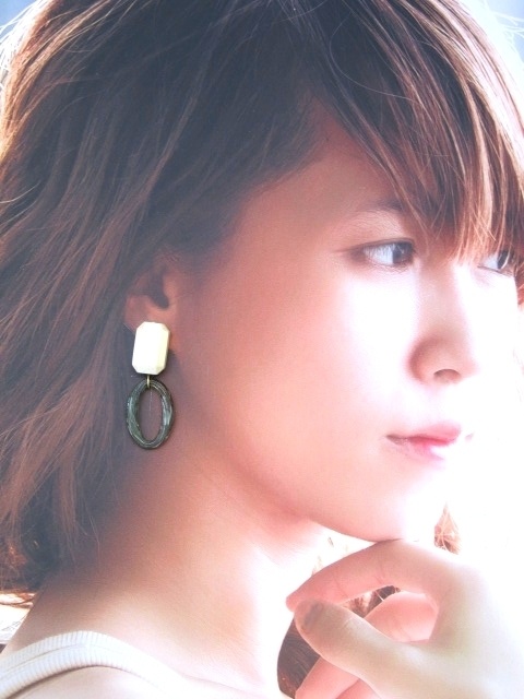 ボタニカルなワンピに合わせたいピアス/イヤリング