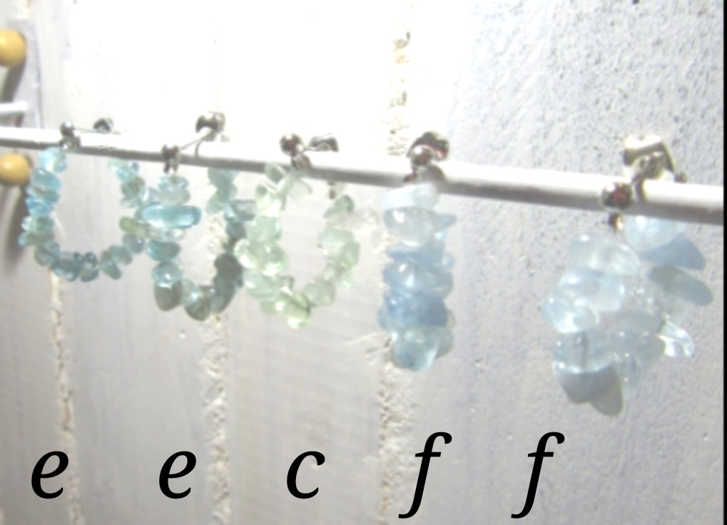 天然石のキャッチ一体型ピアス