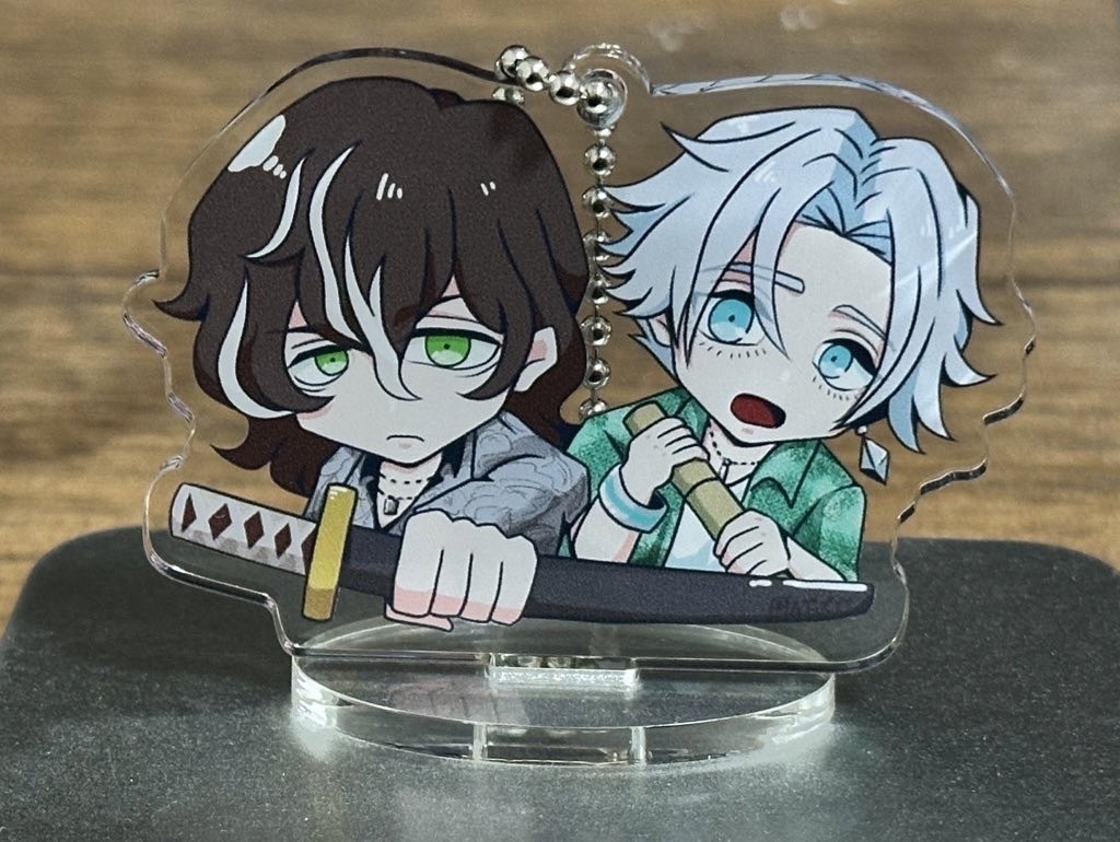 アクリルスタンド (ボールチェーン付)各500円