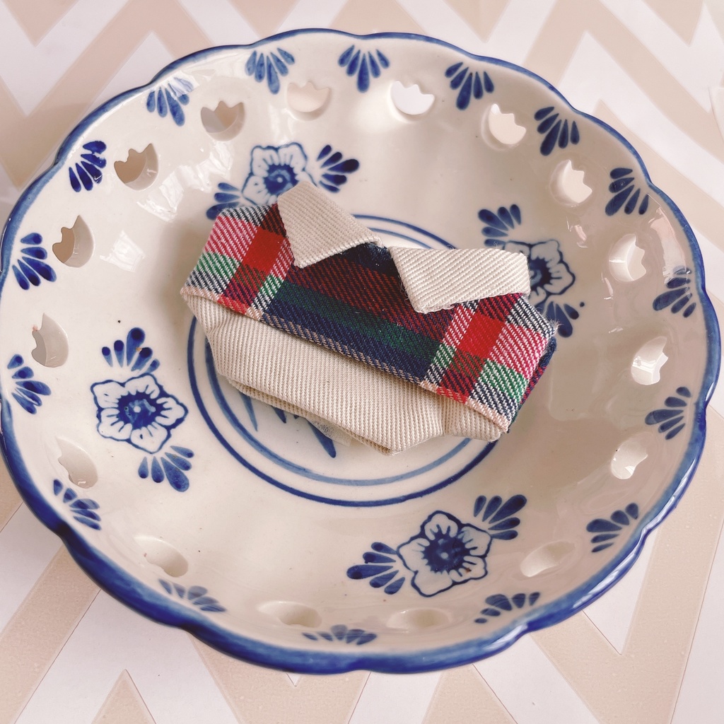 チェック柄シャツ＆サングラスネックレス