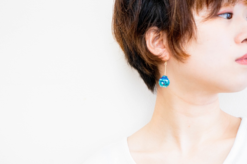 飴ちゃんの耳飾り ヨーヨー (水色)