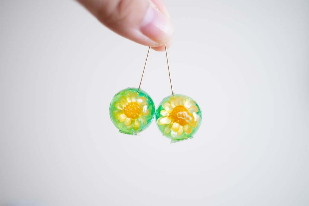 「わたしの好きな色」緑 / 飴ちゃんの耳飾り(ピアス・イヤリング)