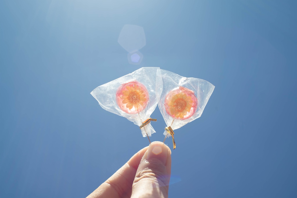 「わたしの好きな色」赤 / 飴ちゃんの耳飾り(ピアス・イヤリング)