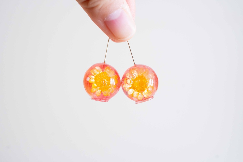 「わたしの好きな色」赤 / 飴ちゃんの耳飾り(ピアス・イヤリング)