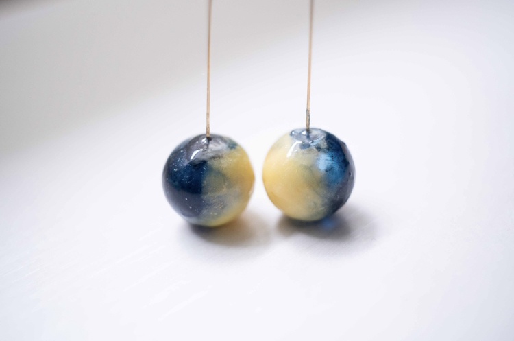 飴ちゃんの耳飾り 半月