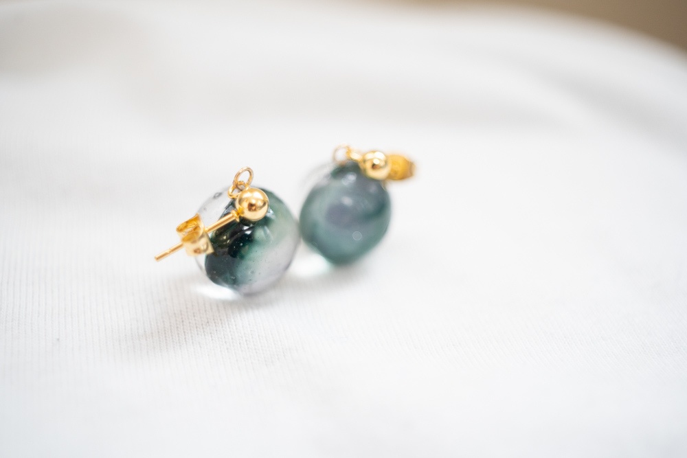 鬼滅の刃 不死川実弥「風の呼吸」イメージ / ミニ飴ちゃんの耳飾り(ピアス・イヤリング)