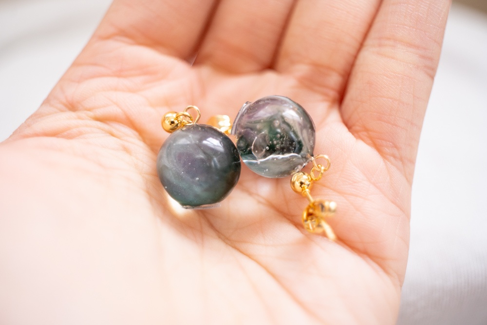 鬼滅の刃 不死川実弥「風の呼吸」イメージ / ミニ飴ちゃんの耳飾り(ピアス・イヤリング)