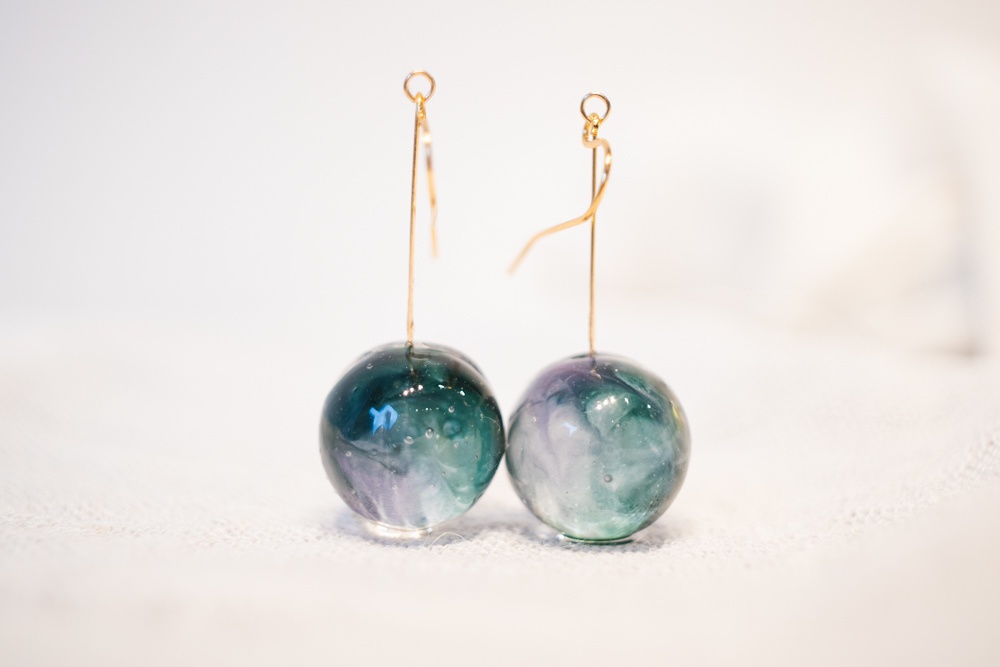 鬼滅の刃 不死川実弥「風の呼吸」イメージ / 飴ちゃんの耳飾り(ピアス・イヤリング)