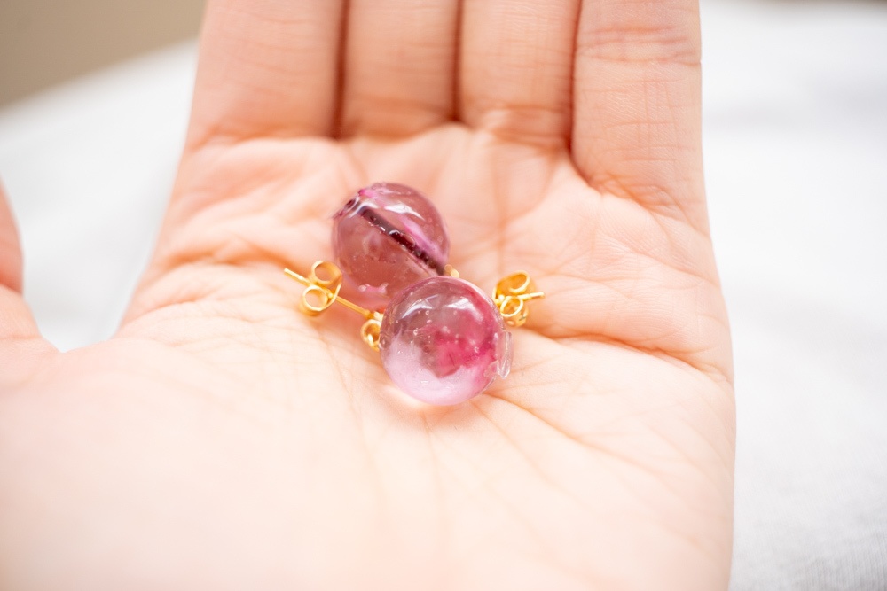 鬼滅の刃 竈門禰󠄀豆子「ヒノカミの娘」イメージ / ミニ飴ちゃんの耳飾り(ピアス・イヤリング)