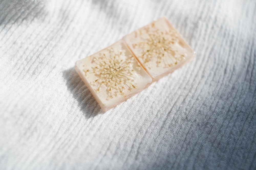 オーロラ姫/飴ちゃんの絵の耳飾り(ピアス・イヤリング)