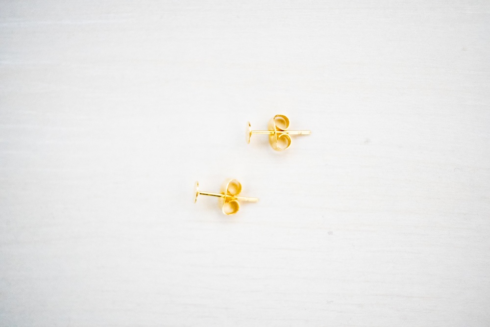 花の妖精 カーネーション/飴ちゃんの絵の耳飾り(ピアス・イヤリング)