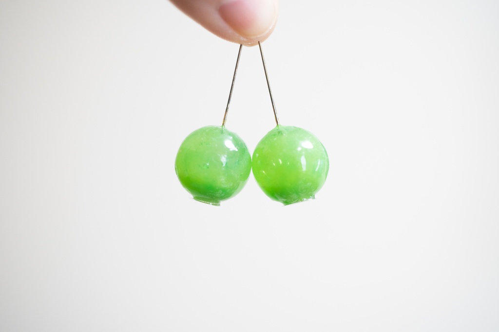 ほろよい 白ぶどう/ 飴ちゃんの耳飾り(ピアス・イヤリング)