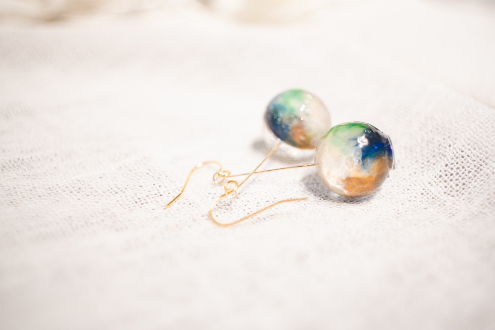 【SALE!!】鬼滅の刃 嘴平伊之助「獣の呼吸」イメージ / 飴ちゃんの耳飾り(ピアス・イヤリング)