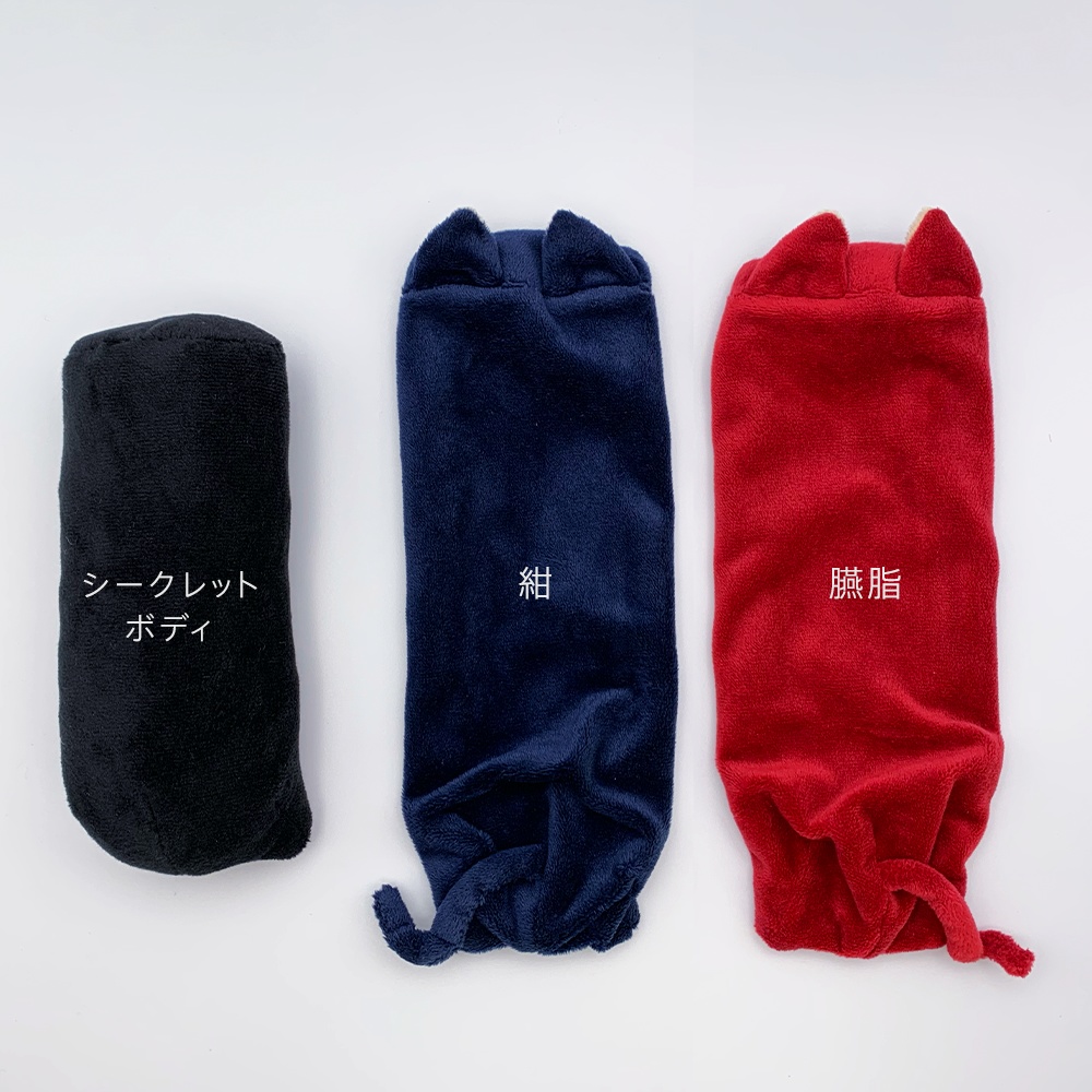 すこしせのびしたねこのふく