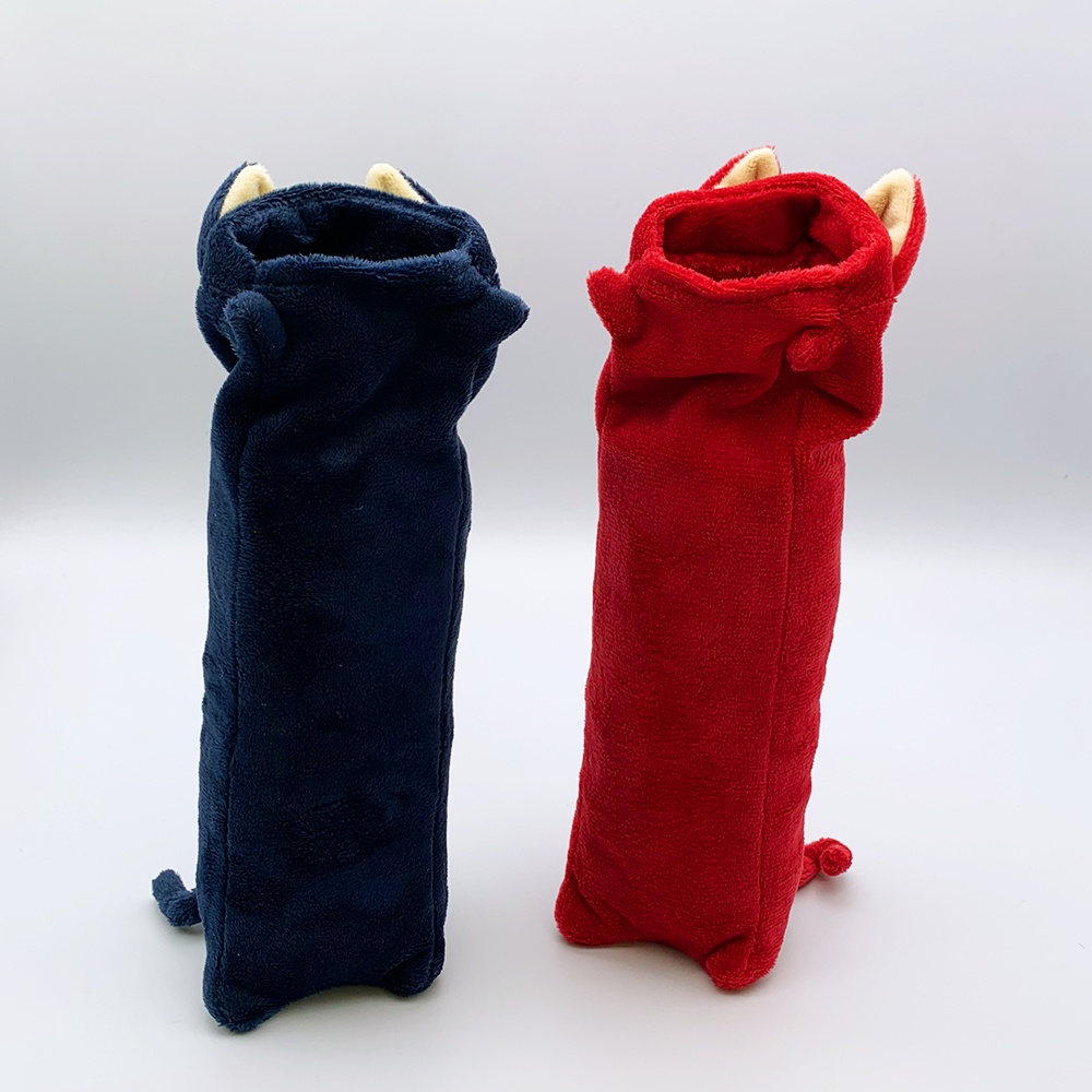 すこしせのびしたねこのふく