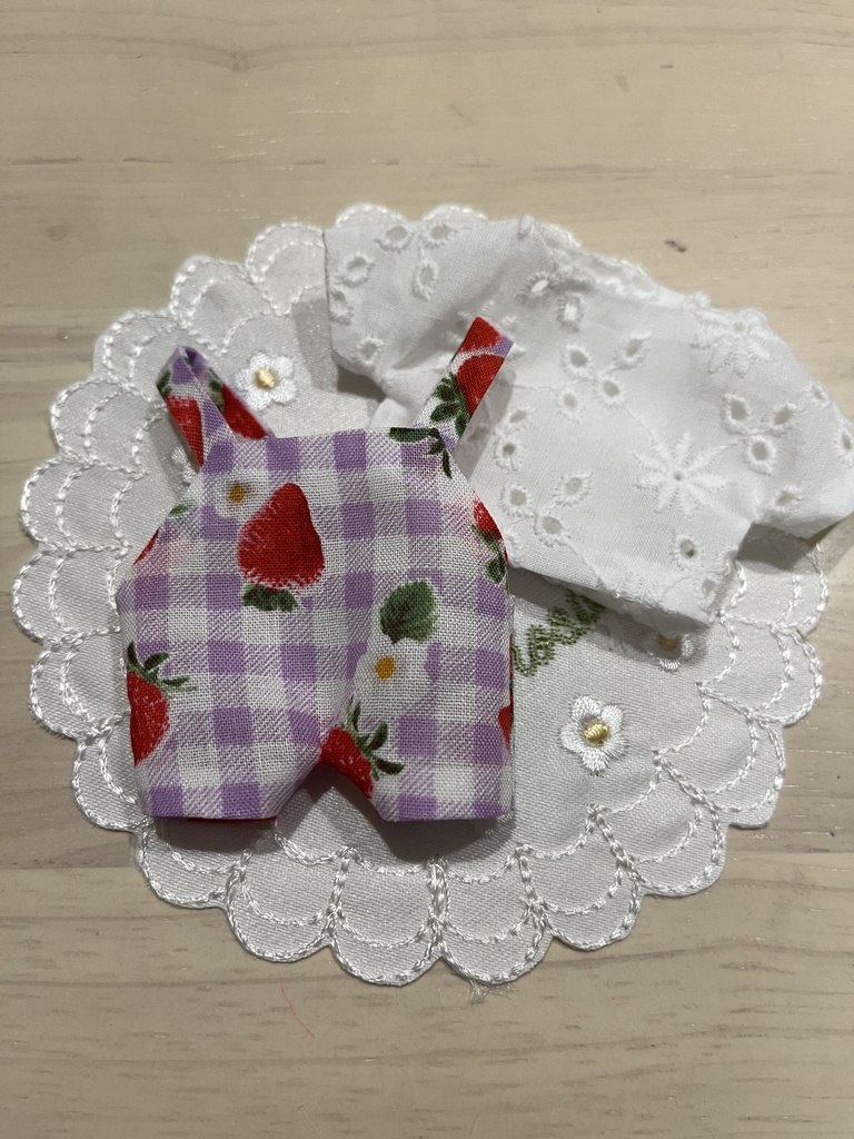 ぬい服 苺ギンガムチェック サロペットセット