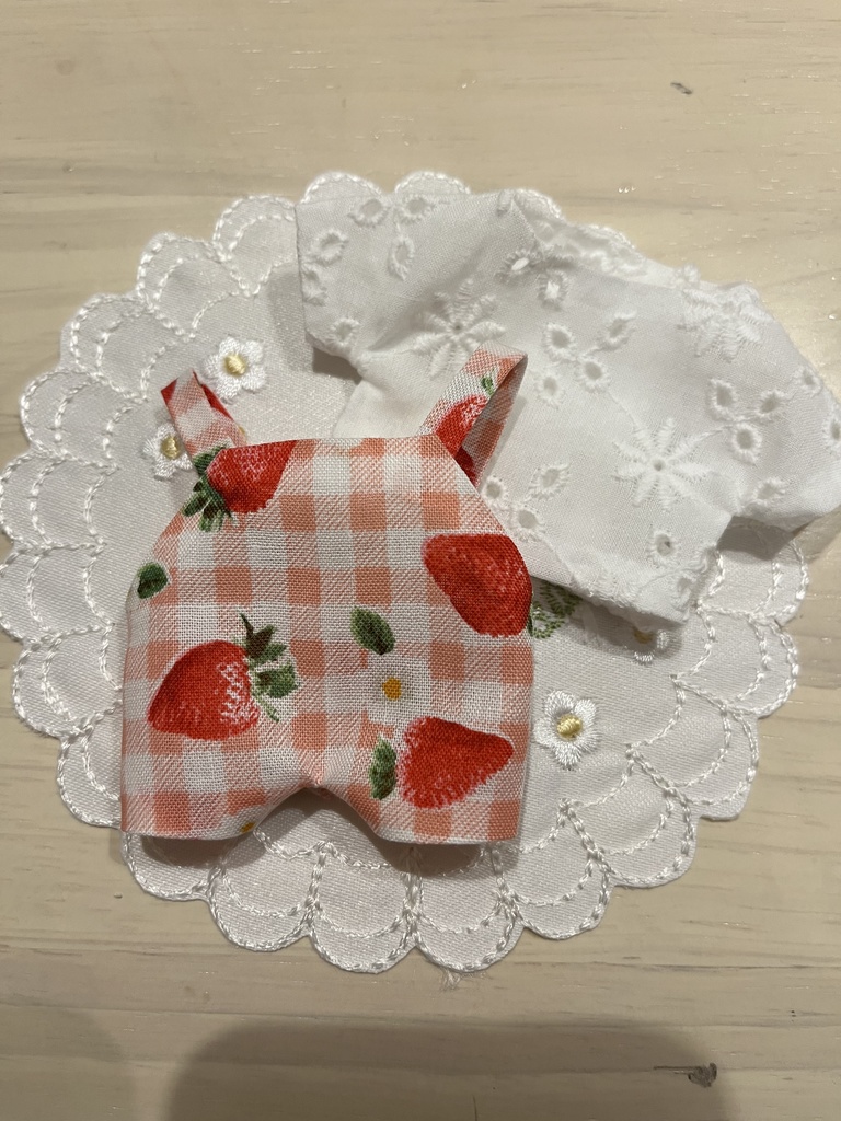 ぬい服 苺ギンガムチェック サロペットセット