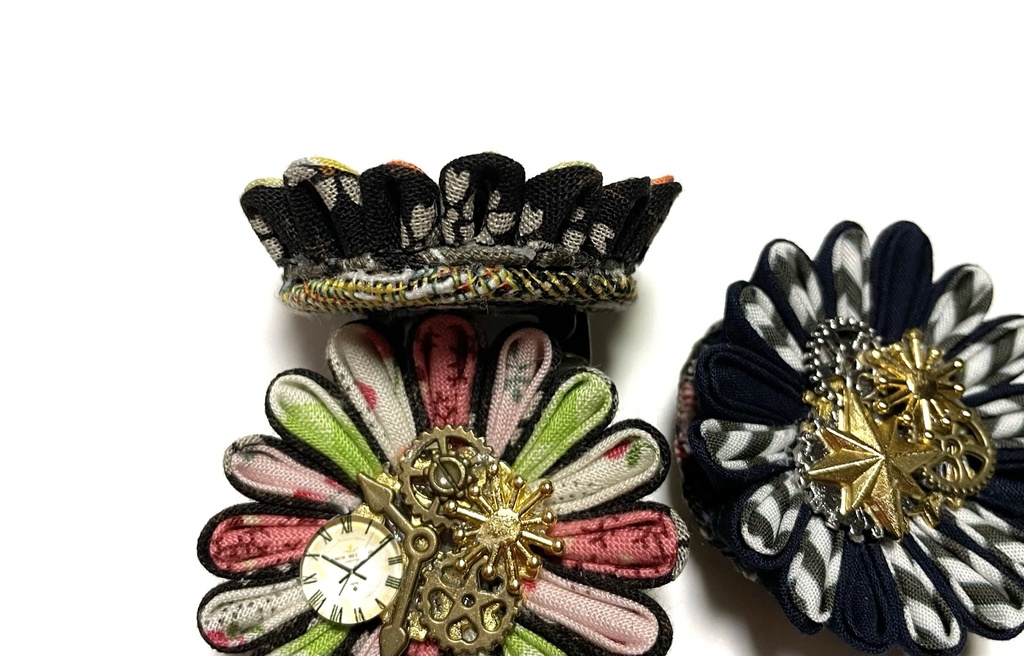 つまみ細工風ブローチ