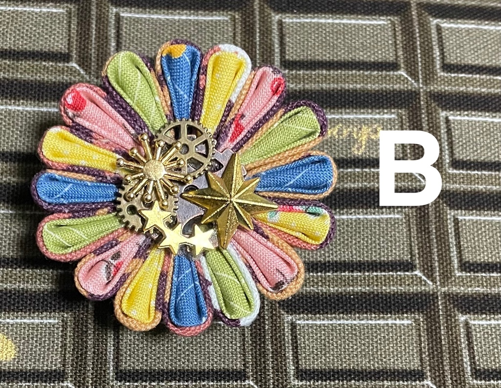 つまみ細工風ブローチ