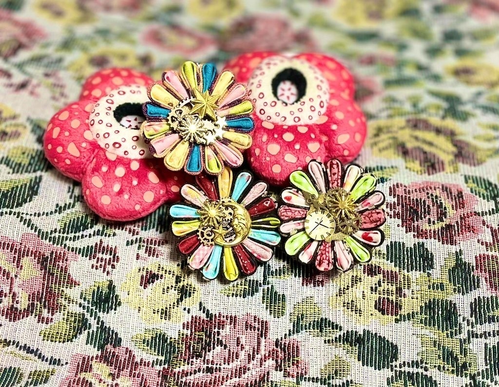 つまみ細工風ブローチ