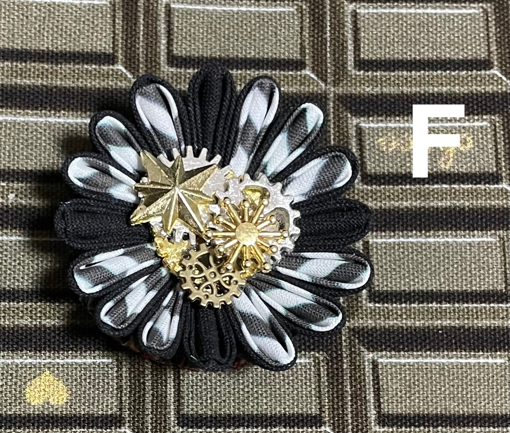 つまみ細工風ブローチ