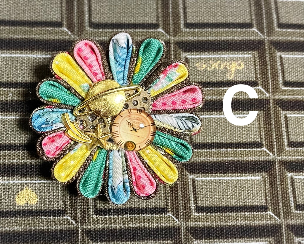 つまみ細工風ブローチ