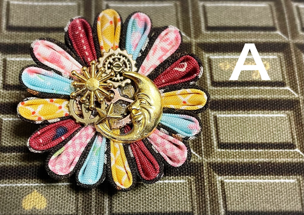 つまみ細工風ブローチ