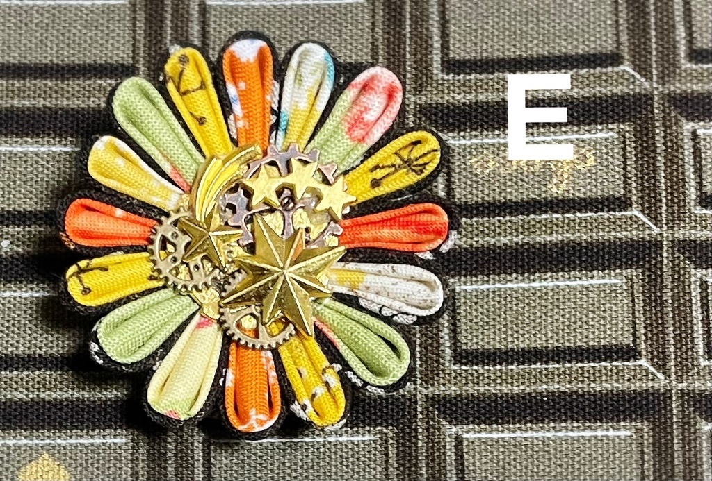 つまみ細工風ブローチ