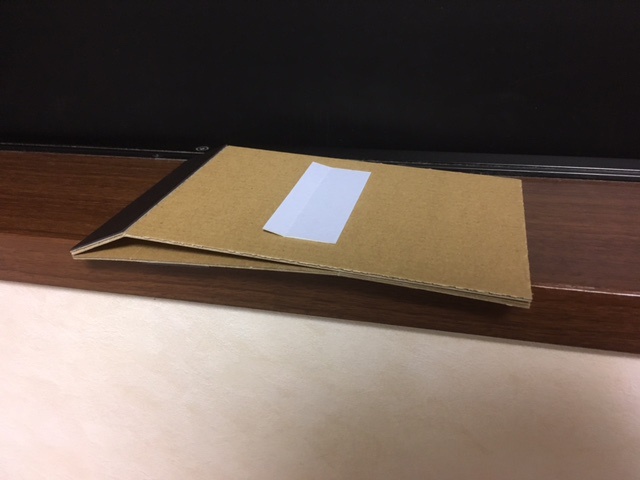 たためるポストカードスタンド