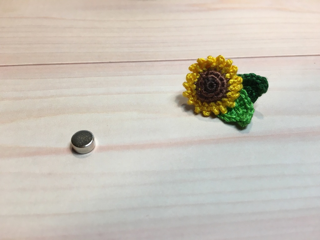 バケットハット/ひまわりバッジ付き