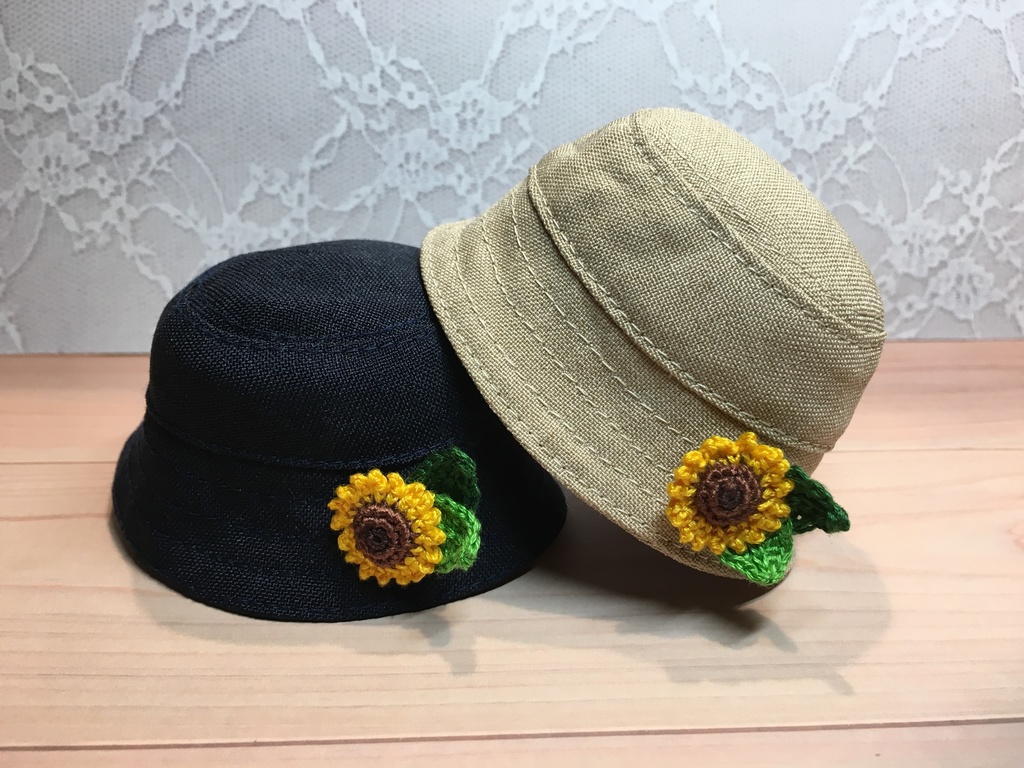 バケットハット/ひまわりバッジ付き
