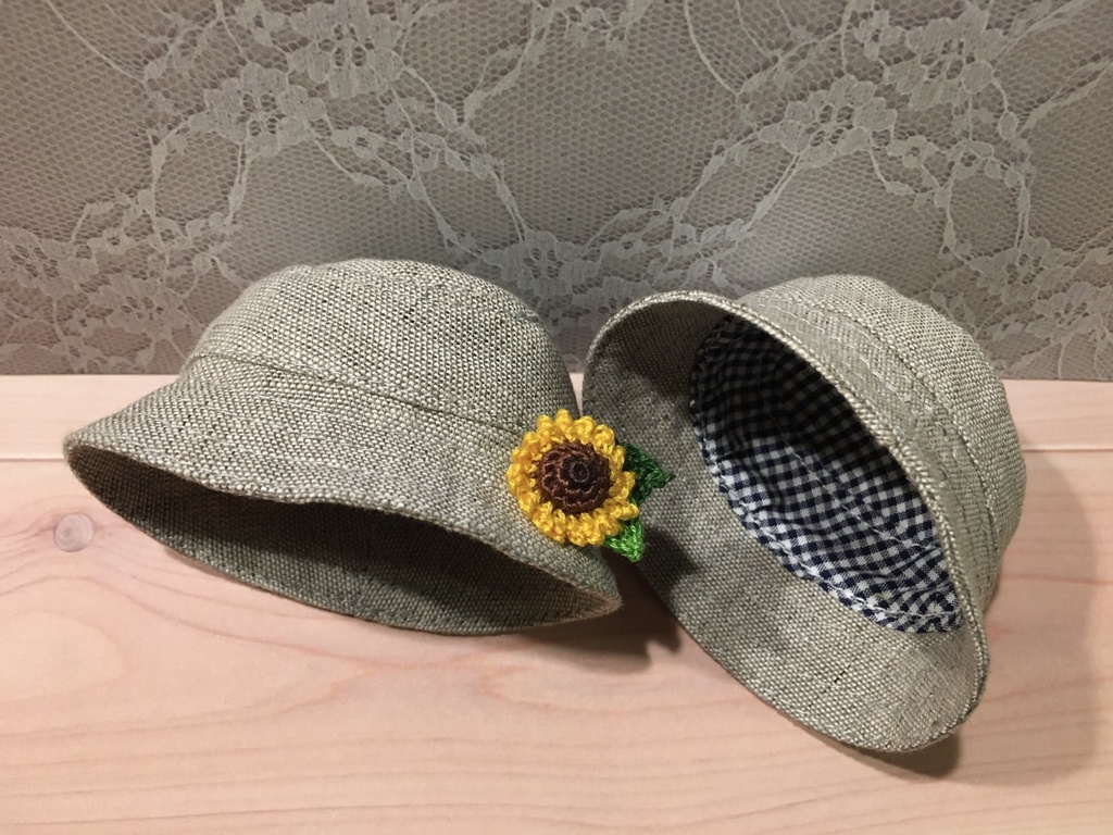 バケットハット/ひまわりバッジ付き