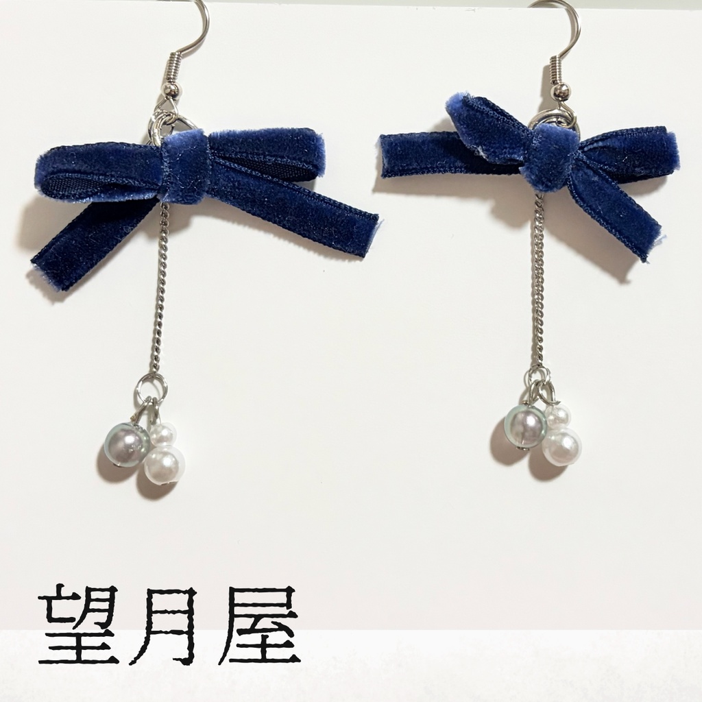 冬先取りリボンピアス