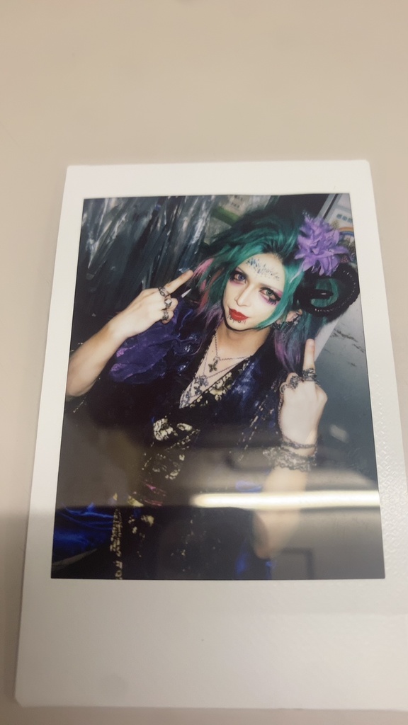 8/1新ヴィジュアル。ライブチェキ