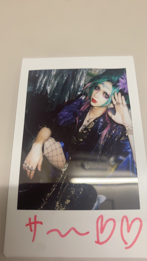 8/1新ヴィジュアル。ライブチェキ