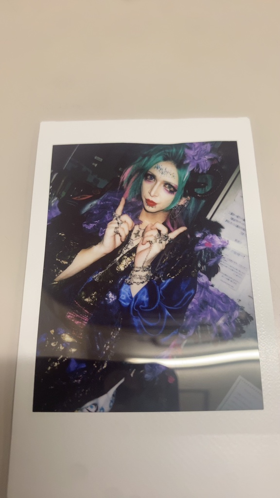 8/1新ヴィジュアル。ライブチェキ