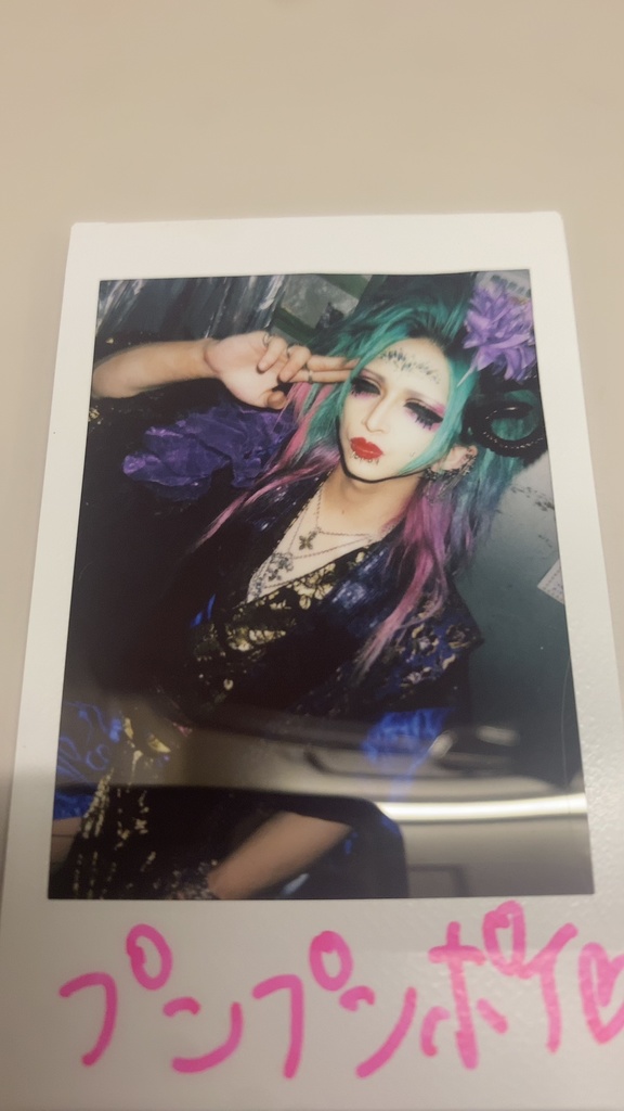 8/1新ヴィジュアル。ライブチェキ