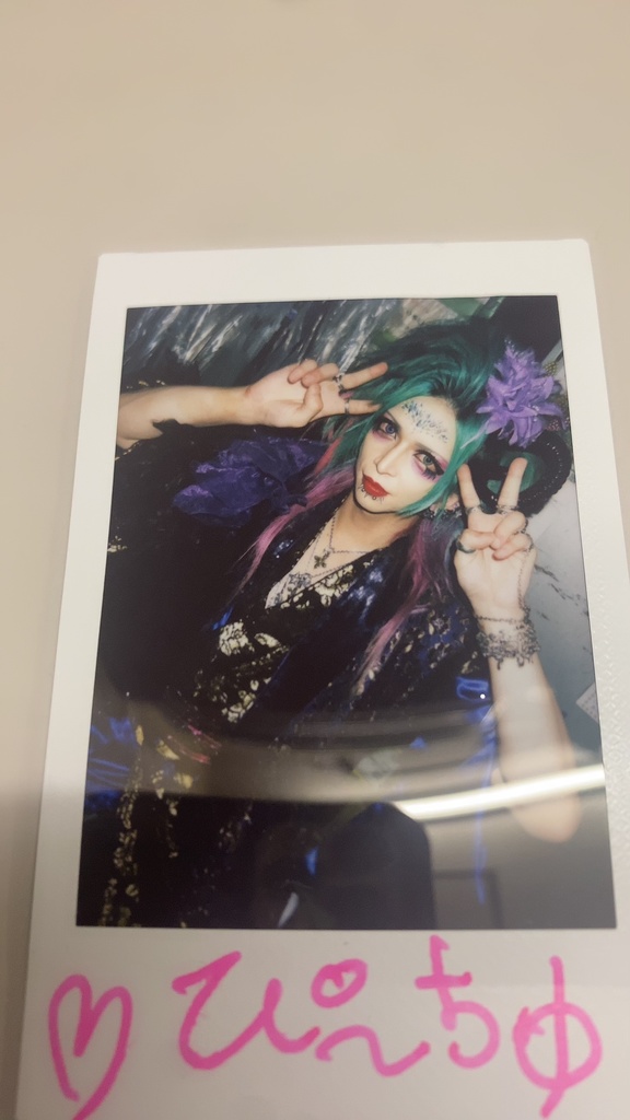 8/1新ヴィジュアル。ライブチェキ