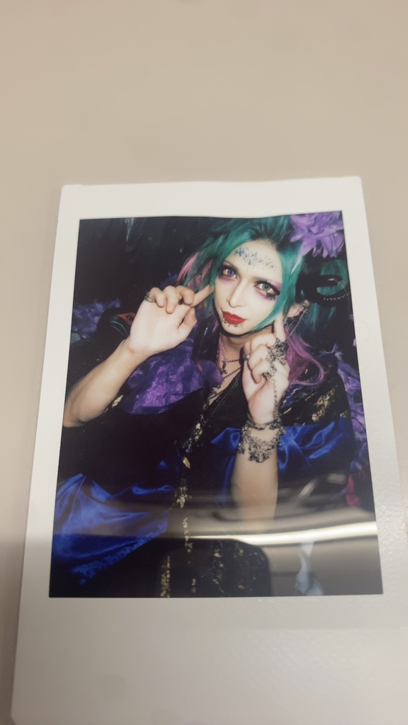 8/1新ヴィジュアル。ライブチェキ