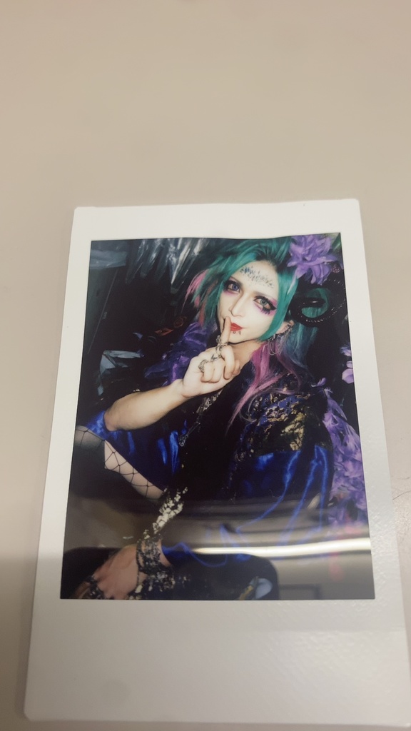 8/1新ヴィジュアル。ライブチェキ