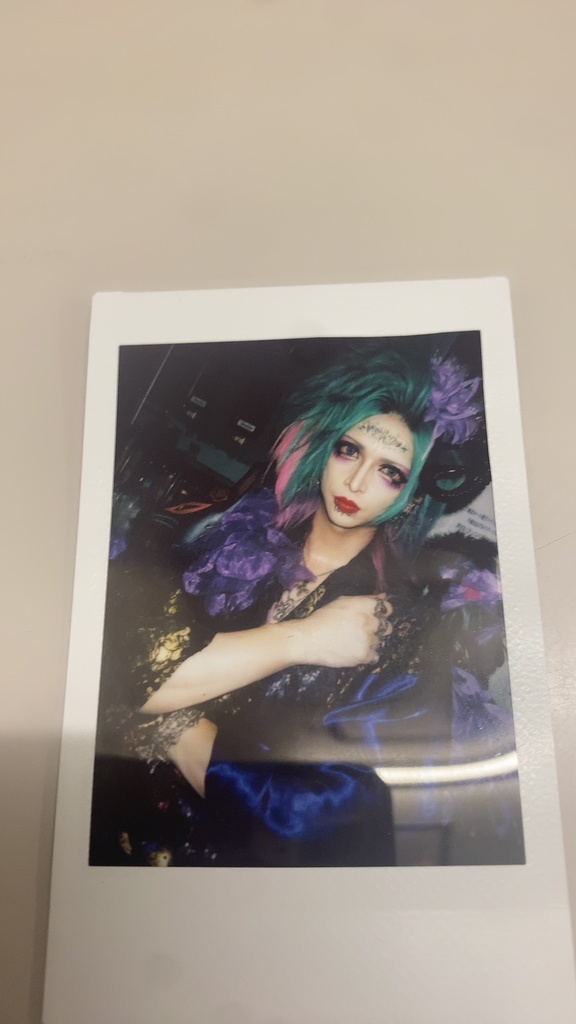 8/1新ヴィジュアル。ライブチェキ