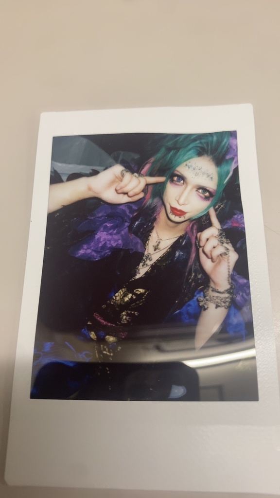 8/1新ヴィジュアル。ライブチェキ