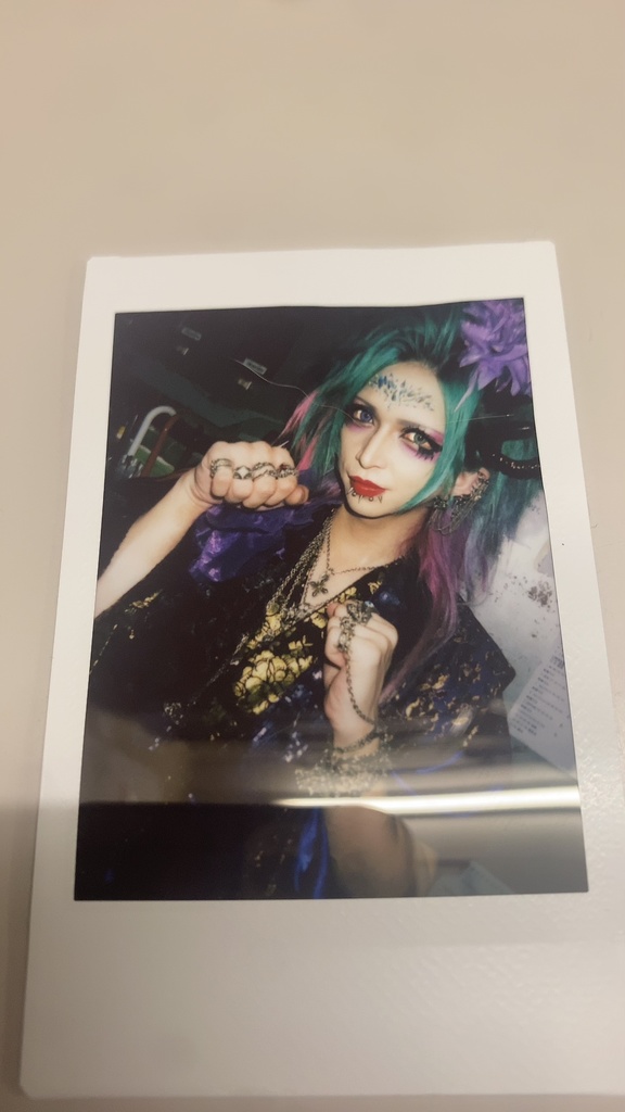 8/1新ヴィジュアル。ライブチェキ