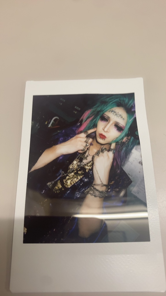 8/1新ヴィジュアル。ライブチェキ