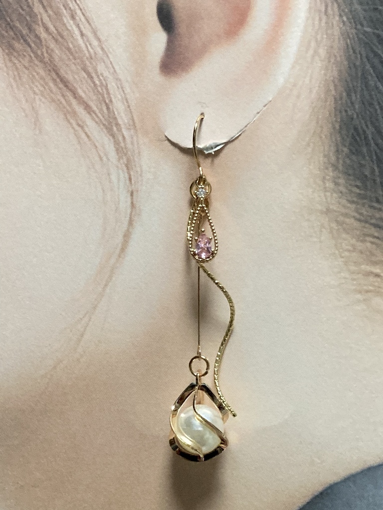 オッドアイピアス