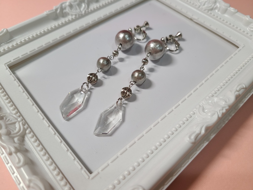 ロングピアス・イヤリング(コットンパール:グレー)